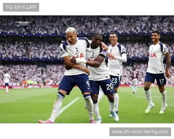 热刺球迷高歌助威，主场气氛助球队逆转曼城
