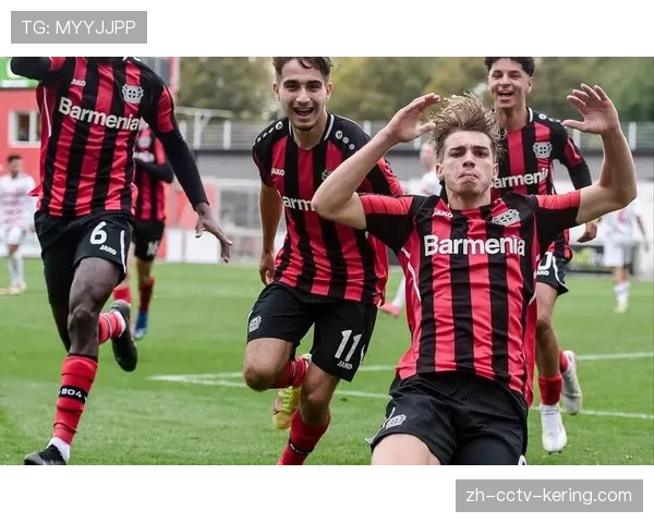 伤情更新:勒沃库森边翼卫格里马尔多因肌肉不适被提前换下